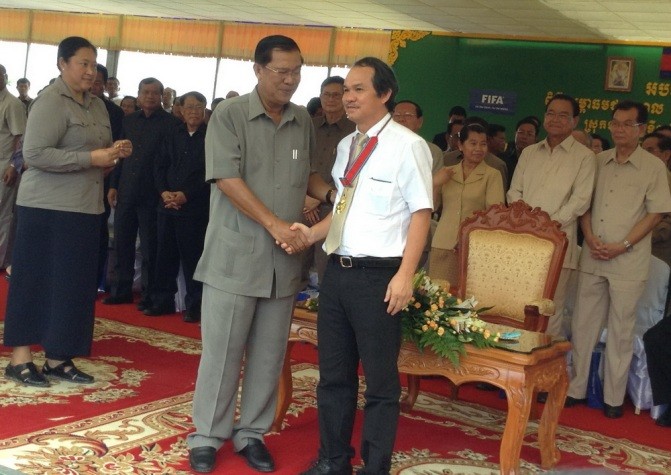 Chủ tịch Tập đoàn HAGL Đoàn Nguyên Đức là doanh nhân nước ngoài duy nhất được vinh dự nhận Huân chương Công trạng hạng nhất của Campuchia.